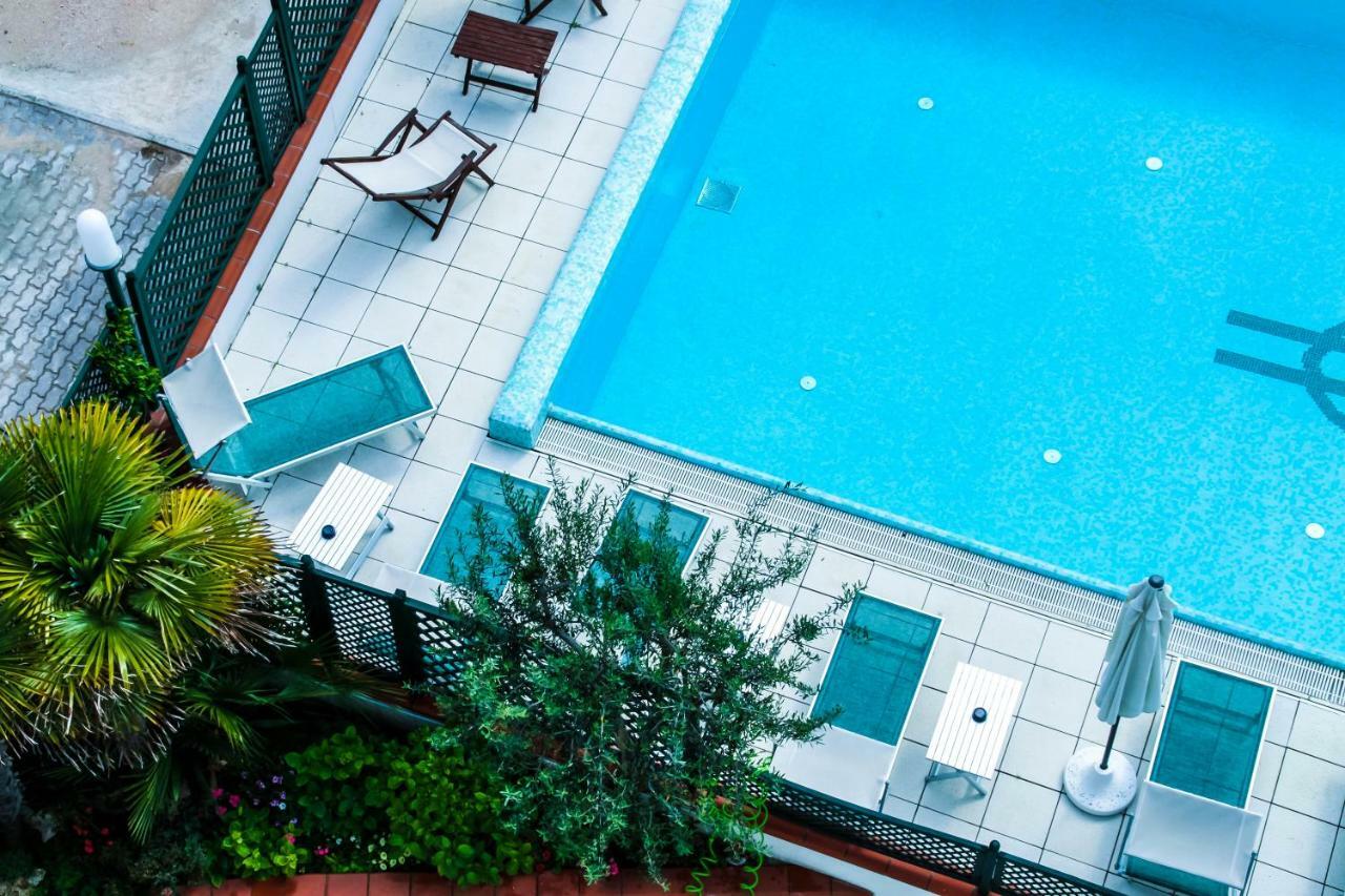 Hotel Gaby Rimini Exteriör bild